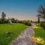 Farmhouse In Lucca With Vineyard Views Cappella