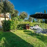 Farmhouse In Lucca With Vineyard Views Lägenhet