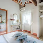 Farmhouse In Lucca With Vineyard Views *