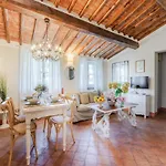 Farmhouse In Lucca With Vineyard Views Lägenhet *