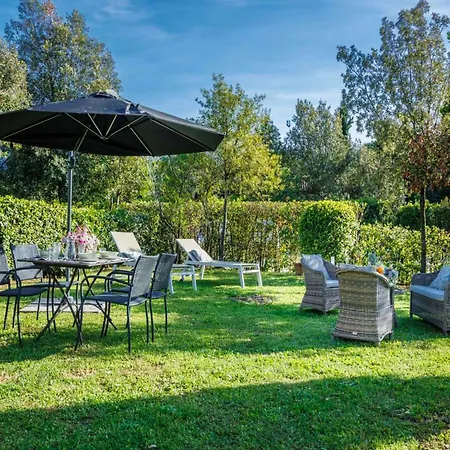 In Lucca With Vineyard Views Appartamento *